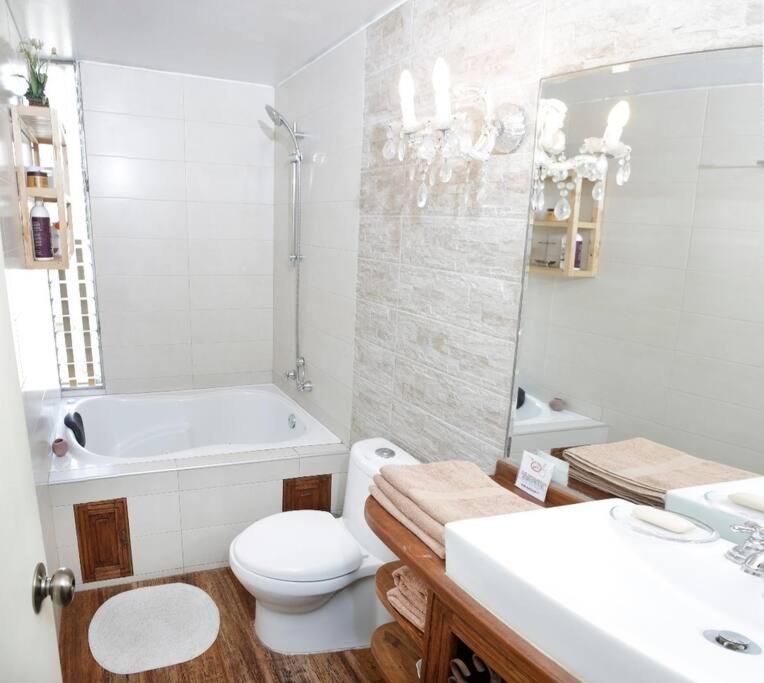 Departamento Jacuzzi Miraflores リマ エクステリア 写真